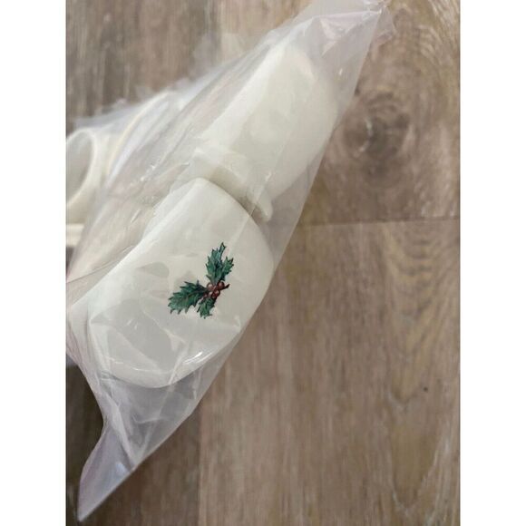 Christmas Holly Berry Ceramic Napkin Ring Set Of 6 - Picture 2 of 4